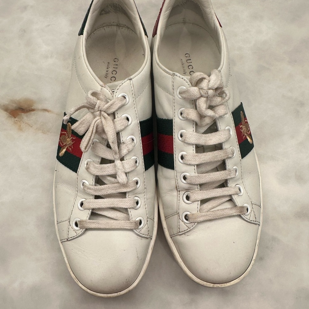 Gucci White Leather Sneakers with Red and Green Accents